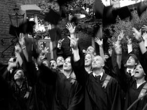 Bachelor-Absolvia von Linda Katharina Klein nach ihrem erfolgreich abgeschlossenem Kulturjournalismus-Studium an der MHMK Köln.